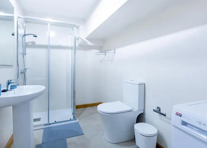 1i. Cozy Flores With Pool * 아데제