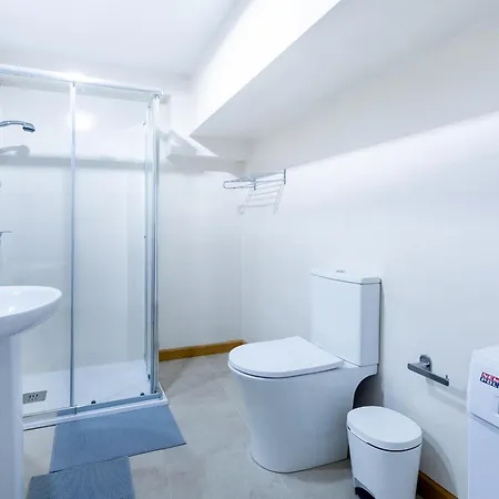 1i. Cozy Flores With Pool * 阿德耶