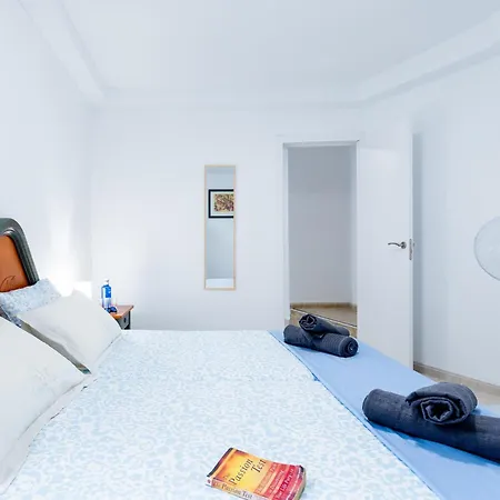 1i. Cozy Flores With Pool *